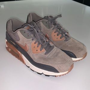 Nike AIR MAX 90 PREMIUM Women's Running Shoes 768887-201